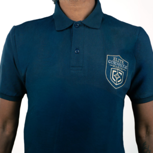 Polo bleu confortable avec logo brodé, idéal pour un style professionnel et soigné.